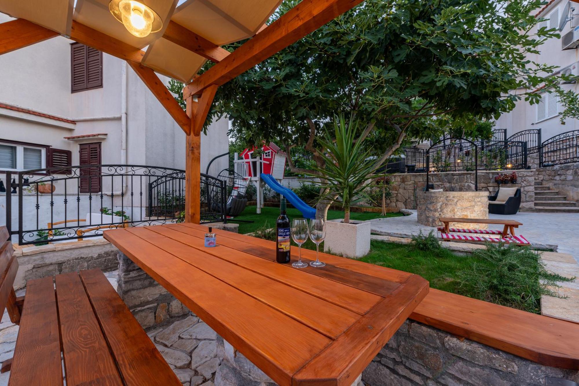 With A Unique View Apartment *